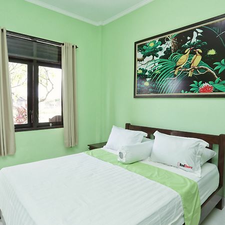 Reddoorz @ Kerobokan Canggu Кута Экстерьер фото